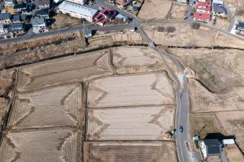 元は田だった場所を保育所の敷地に造成していきます。