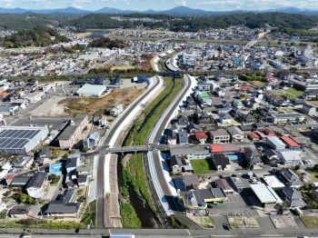 上流側からの写真です。地域の皆様には工事期間中ご協力いただきまして誠に有難うございました。